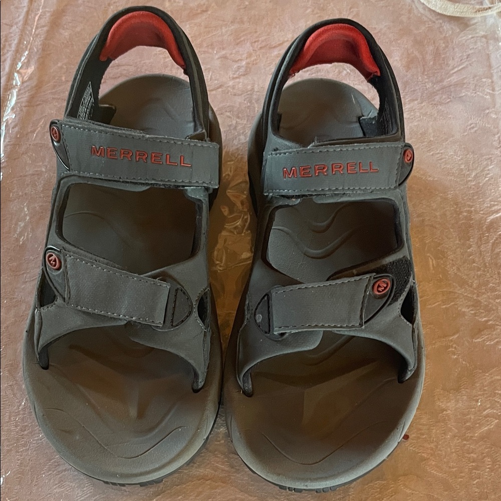 Merrell Men Gray Sandals with Red Accents
